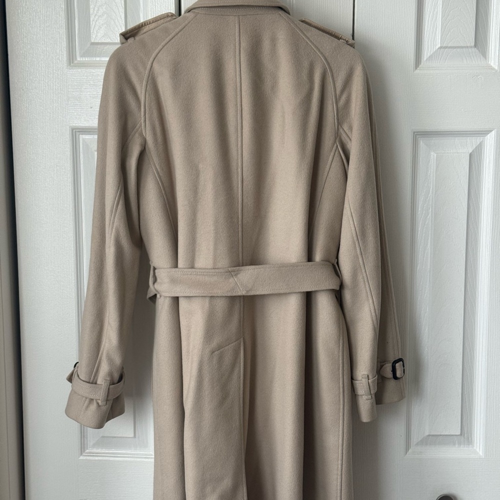 Burberry Beige Double-Breasted Trench Coat with Notch Collar - Picture 2 of 6